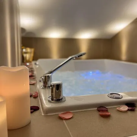Cocon Blanc Calin Avec Jacuzzi Privatif - Loveroom Insolite Saint-Etienne  Exterior photo