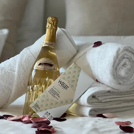 Cocon Blanc Calin Avec Jacuzzi Privatif - Loveroom Insolite Saint-Etienne  Exterior photo