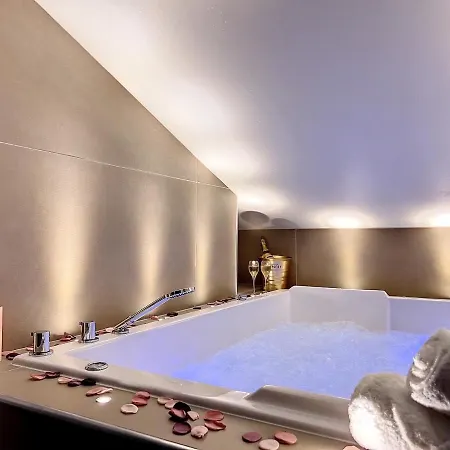 Cocon Blanc Calin Avec Jacuzzi Privatif - Loveroom Insolite Saint-Etienne  Exterior photo