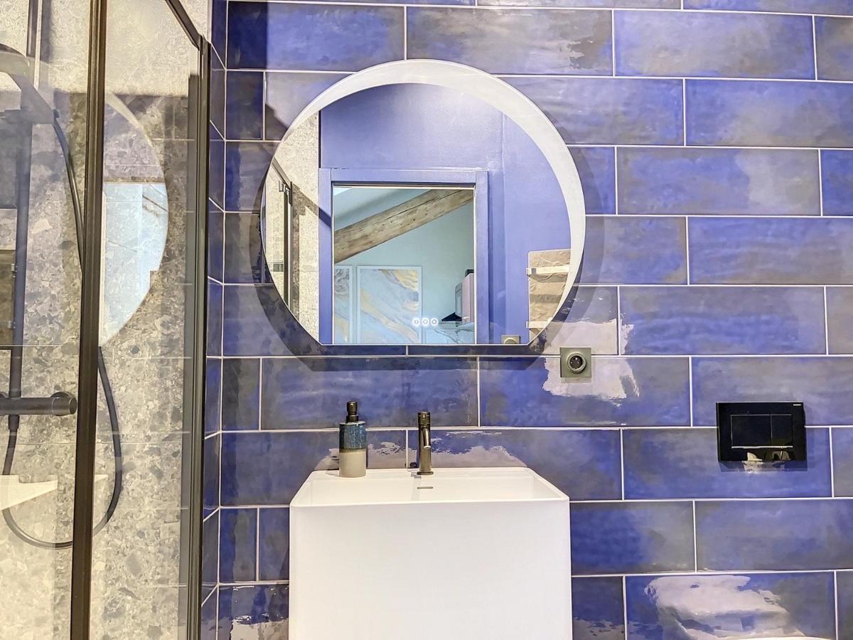 Cocon Blanc Calin Avec Jacuzzi Privatif - Loveroom Insolite
