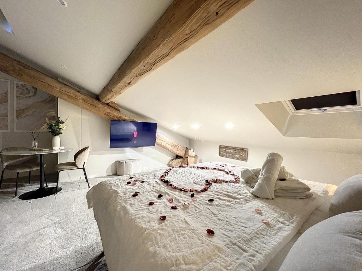 Apartment Cocon Blanc Calin Avec Jacuzzi Privatif - Loveroom Insolite